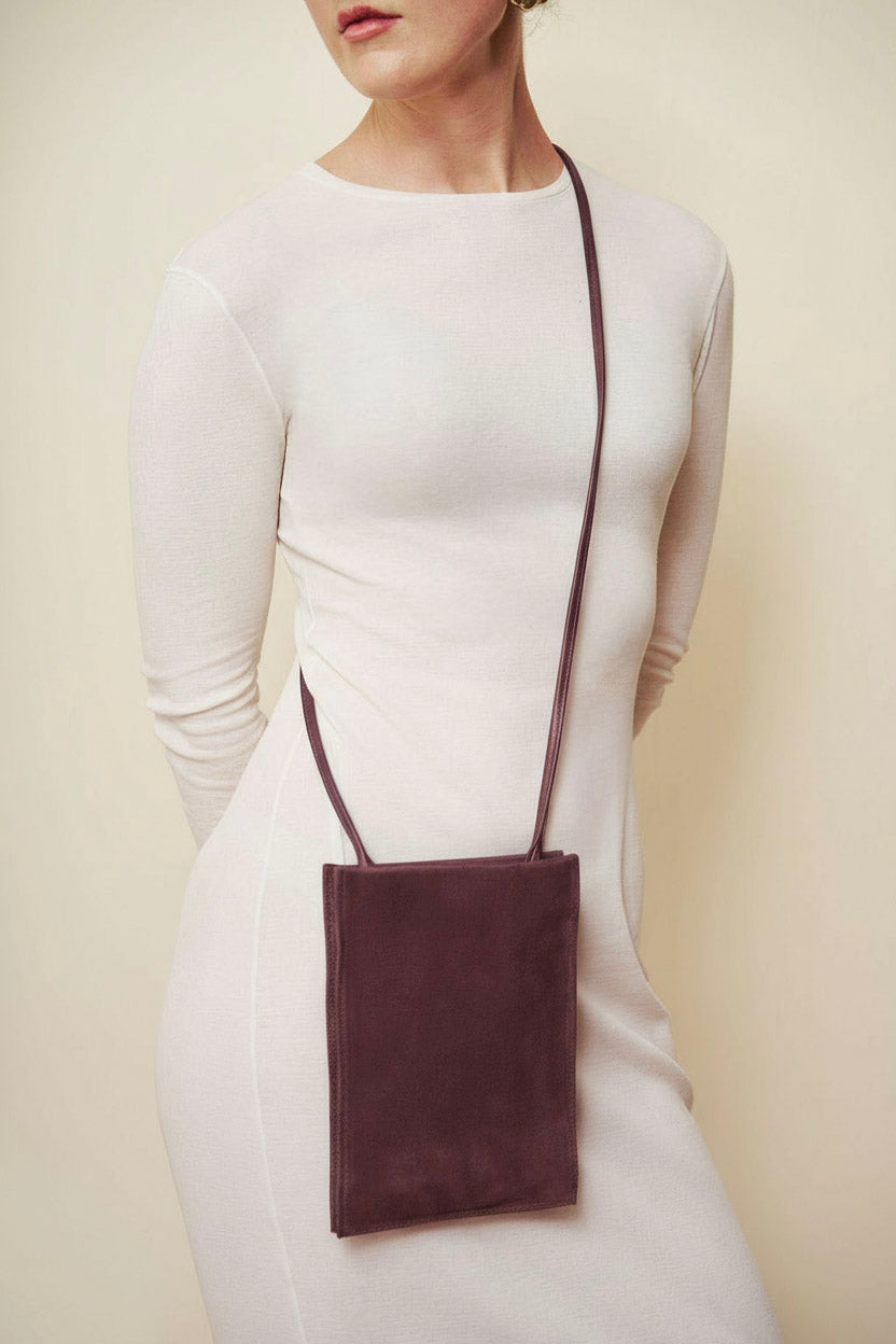 Flat Bag in Suede Plum