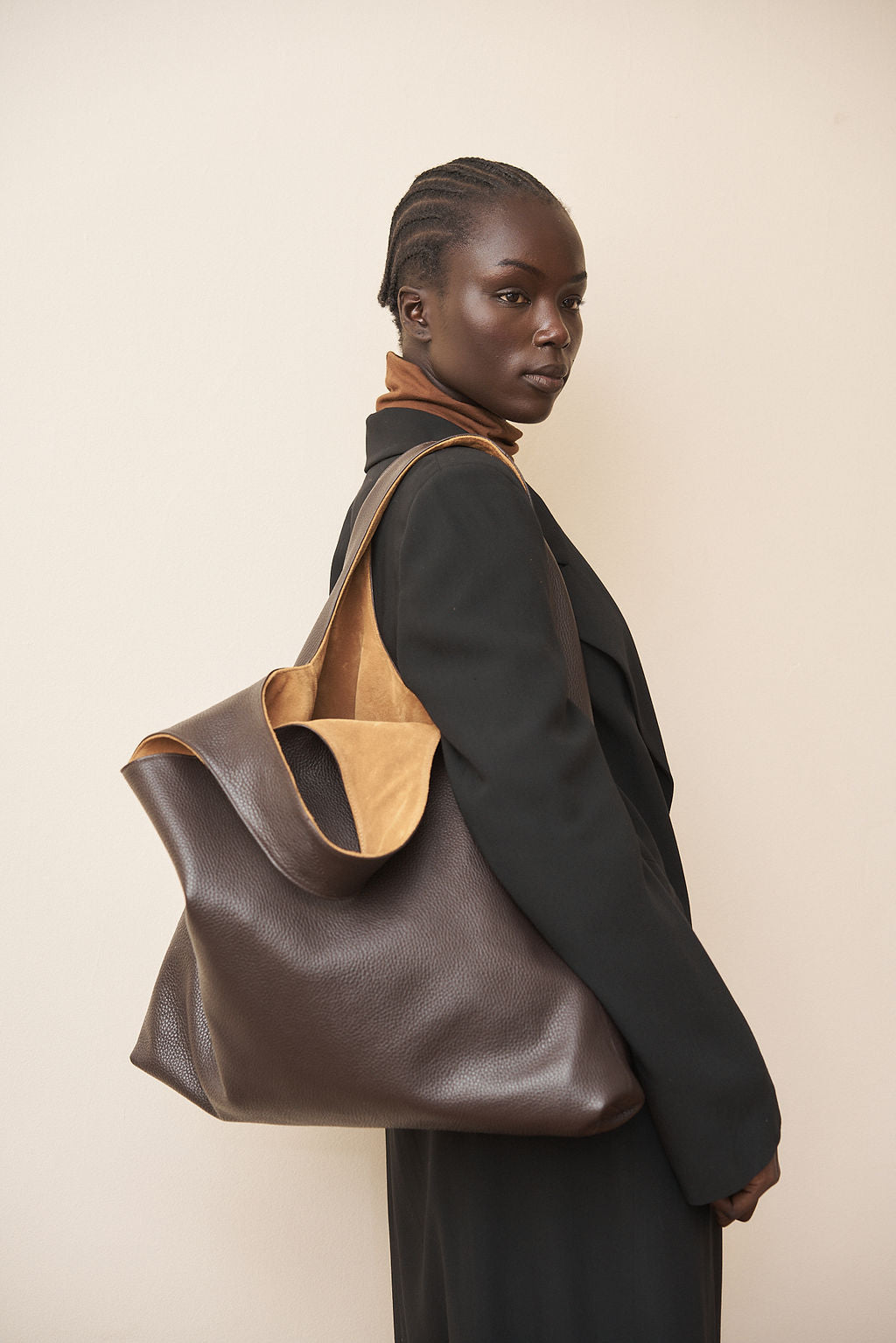 Reversible Sack Tote II in Grain Dark Brown