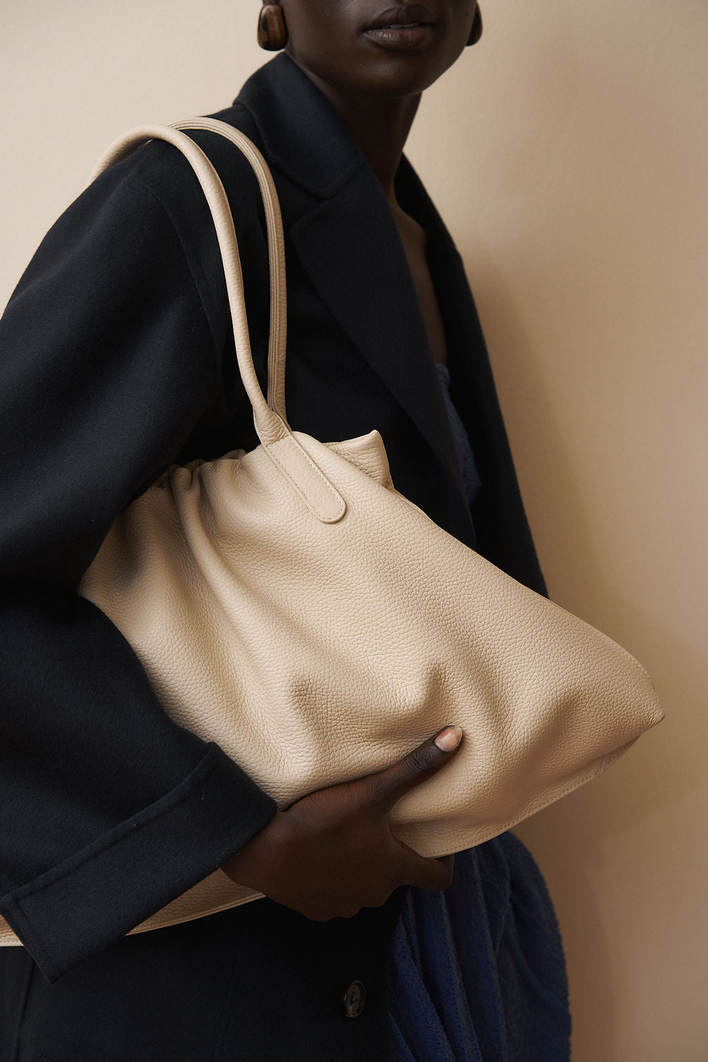 Big Cloud Shoulder Bag in Grain White Wash