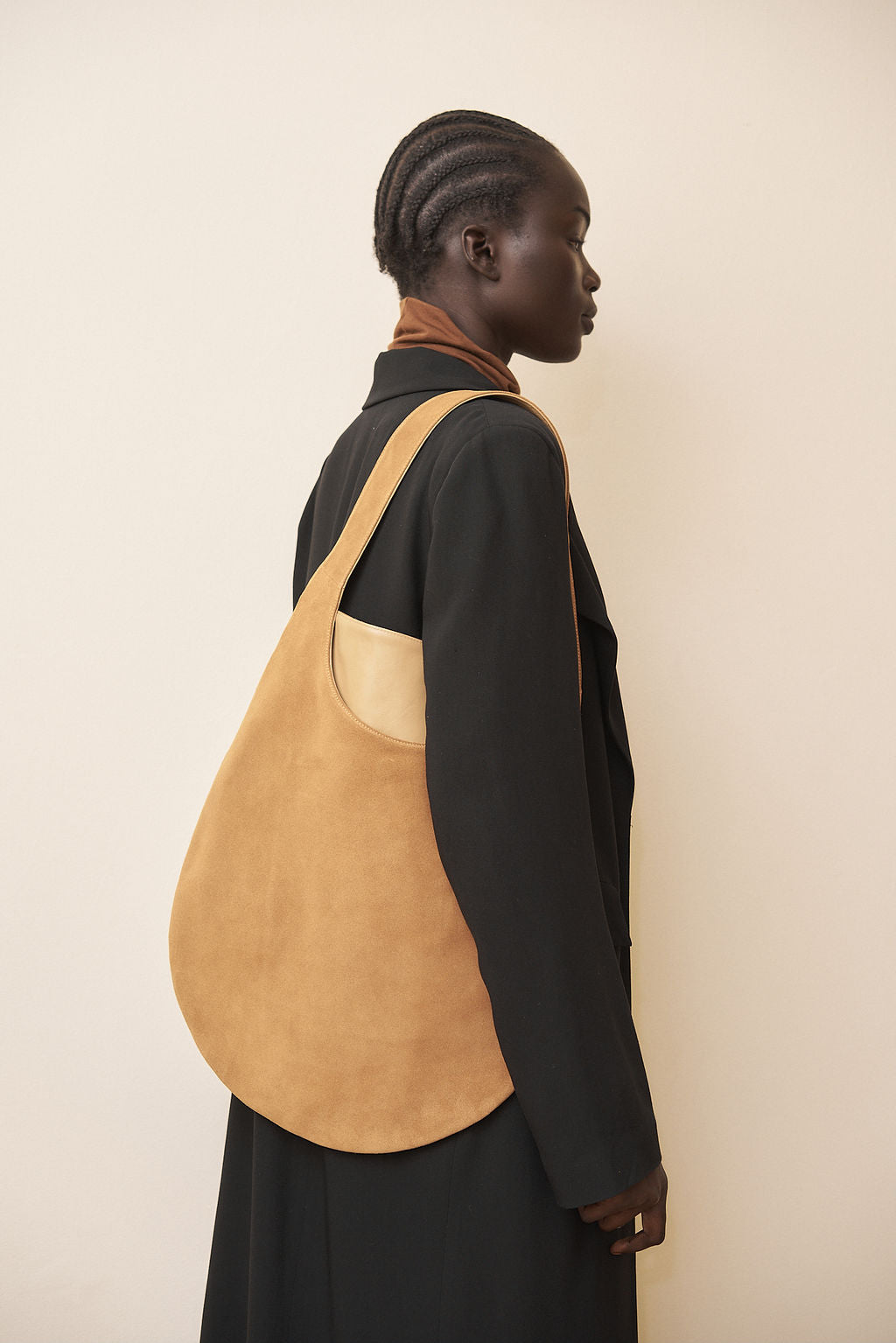 One Hobo Bag in Suede Tan