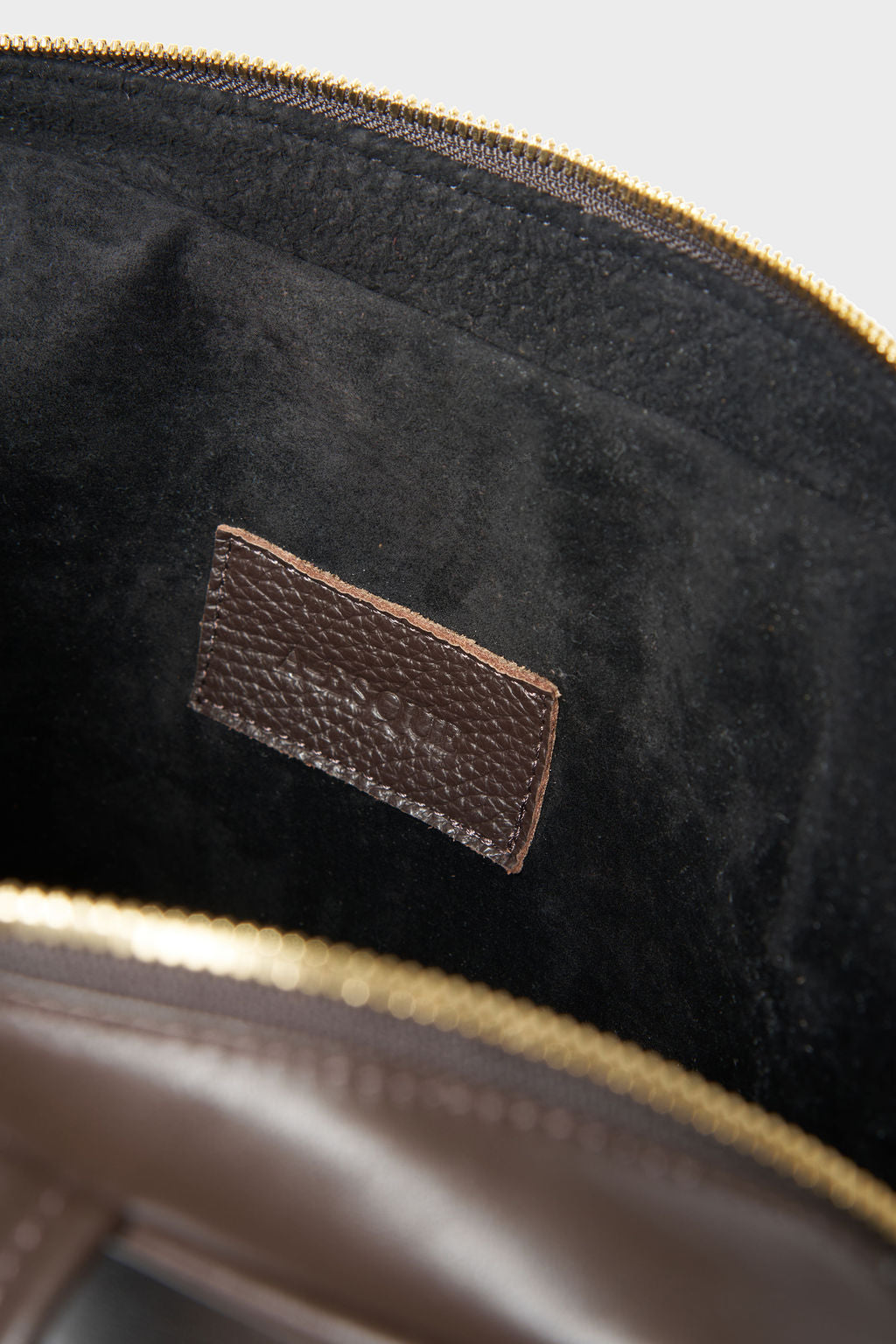 Casey Shoulder Bag in Smooth Brown