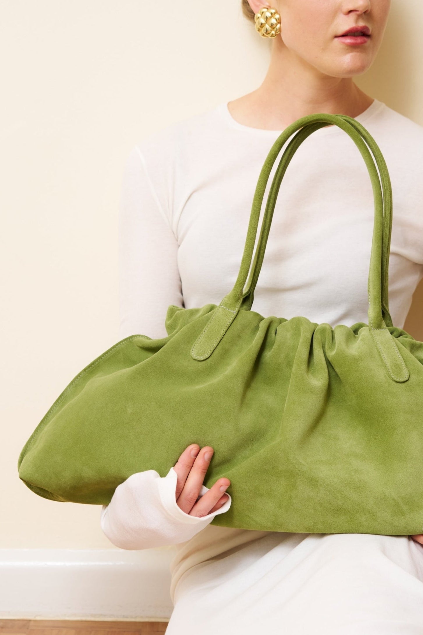 Big Cloud Shoulder Bag in Suede Matcha