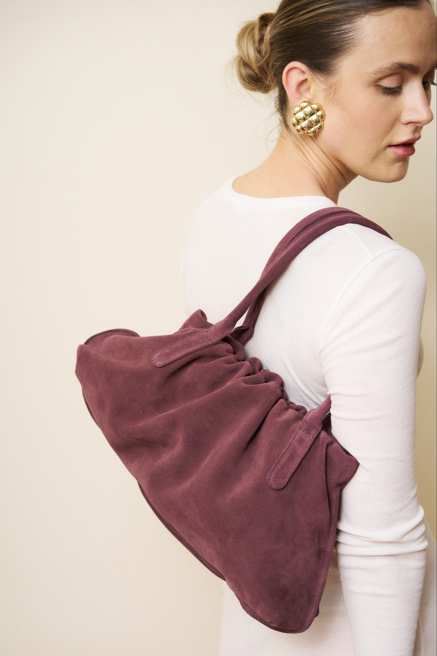 Cloud Shoulder Bag in Suede Plum