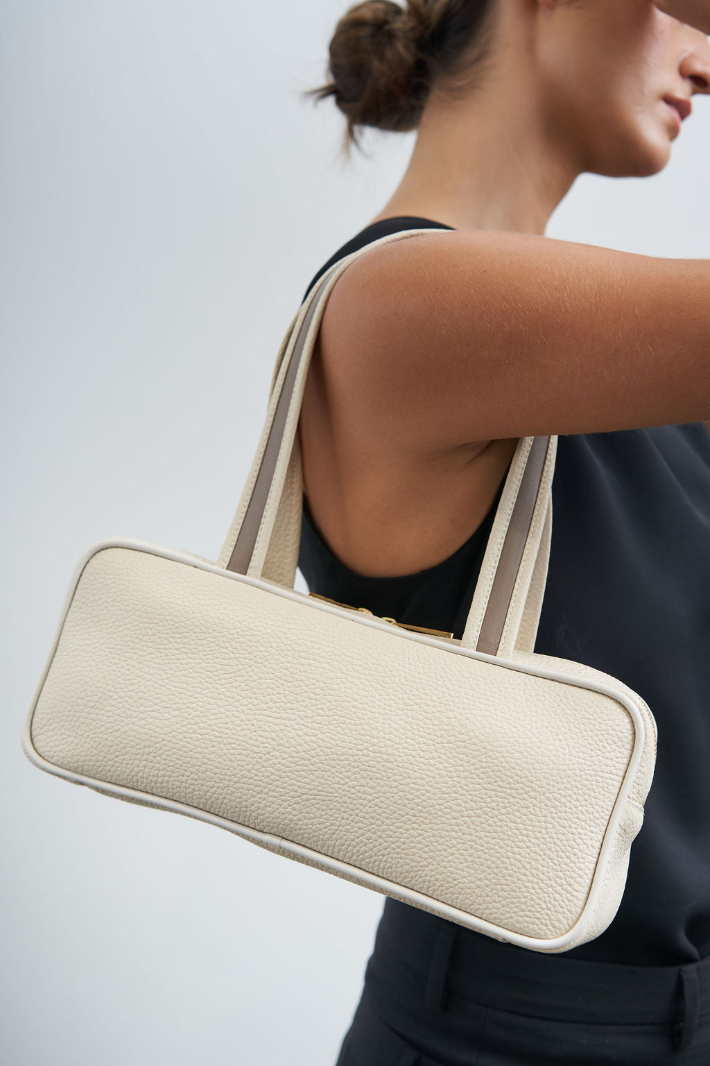 Barry Shoulder Bag in Grain White Wash