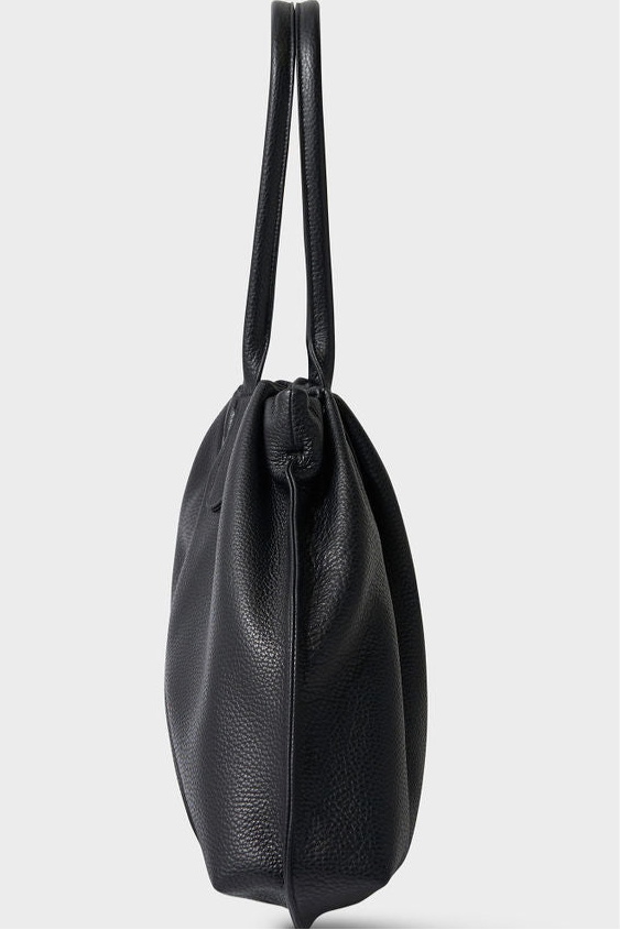 Big Cloud Shoulder Bag in Grain Black