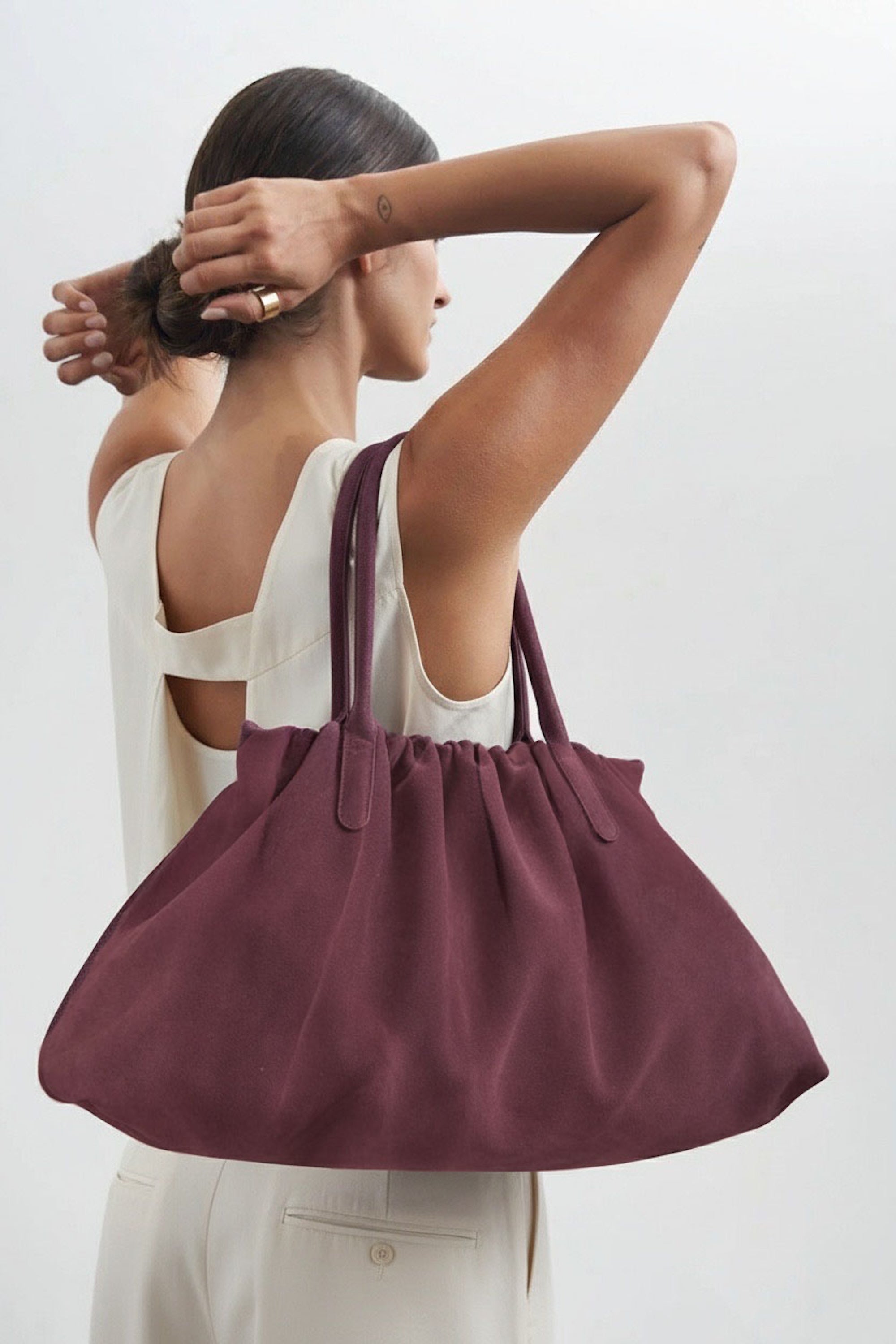 Big Cloud Shoulder Bag in Suede Plum