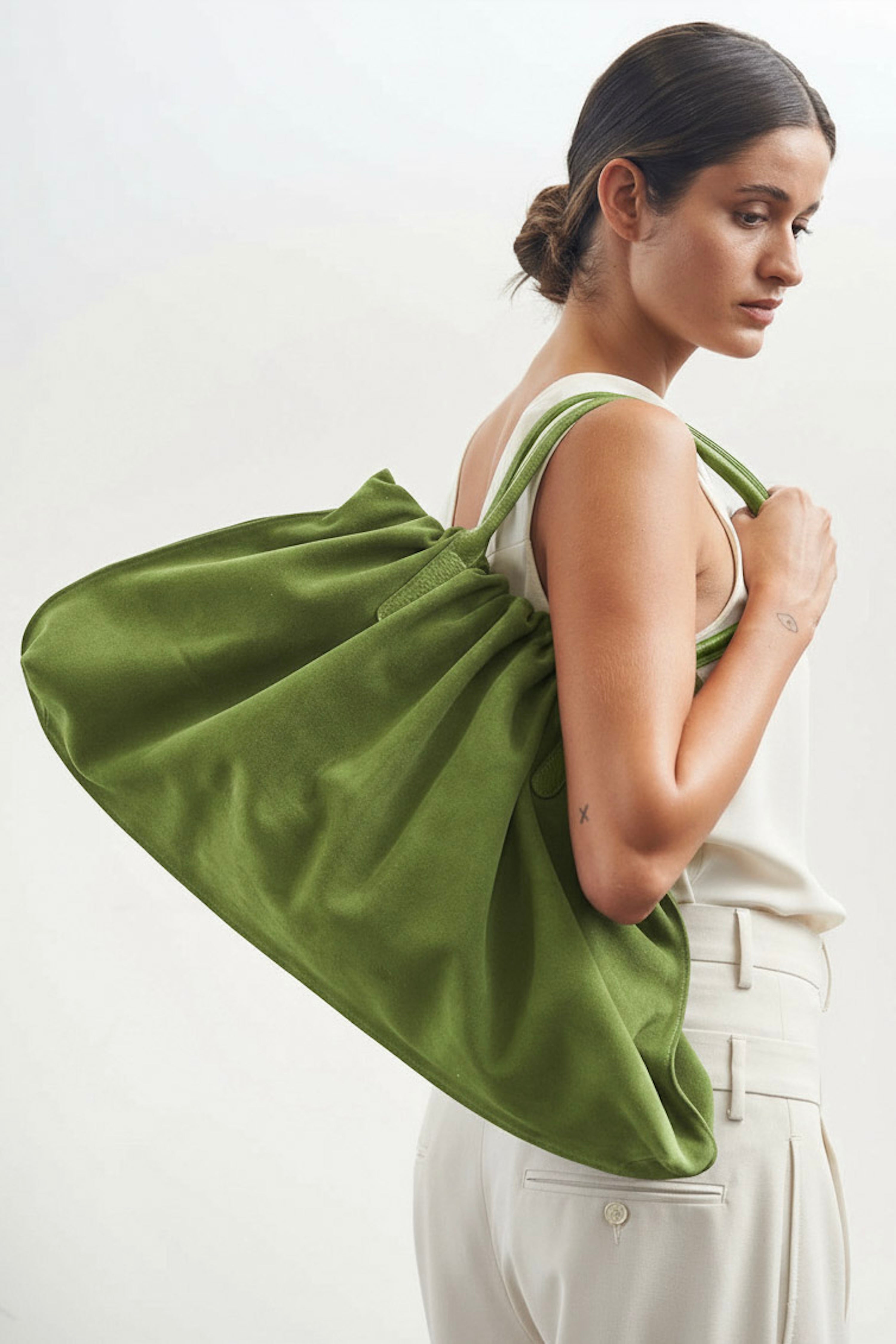 Big Cloud Shoulder Bag in Suede Matcha