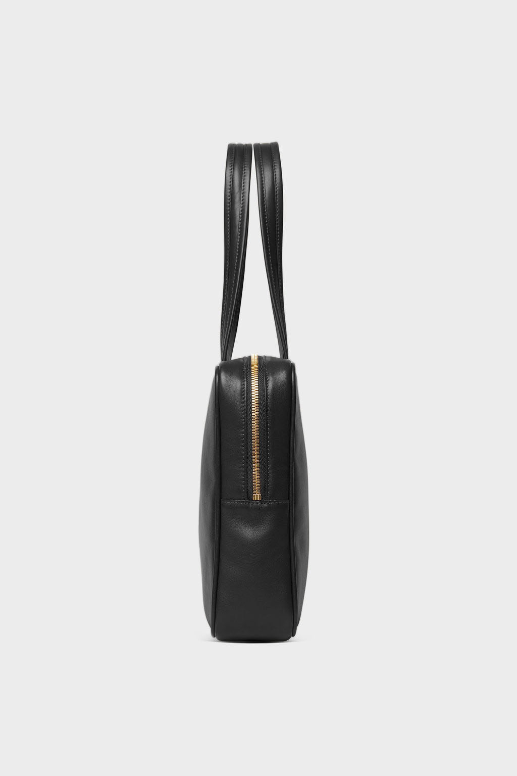 Casey Shoulder Bag in Smooth Black