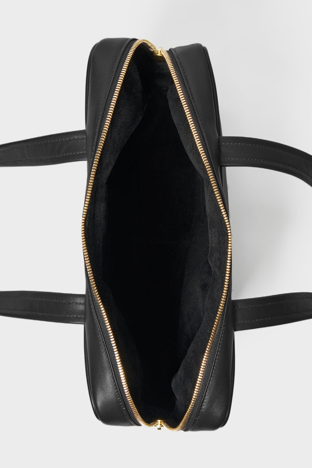 Casey Shoulder Bag in Smooth Black