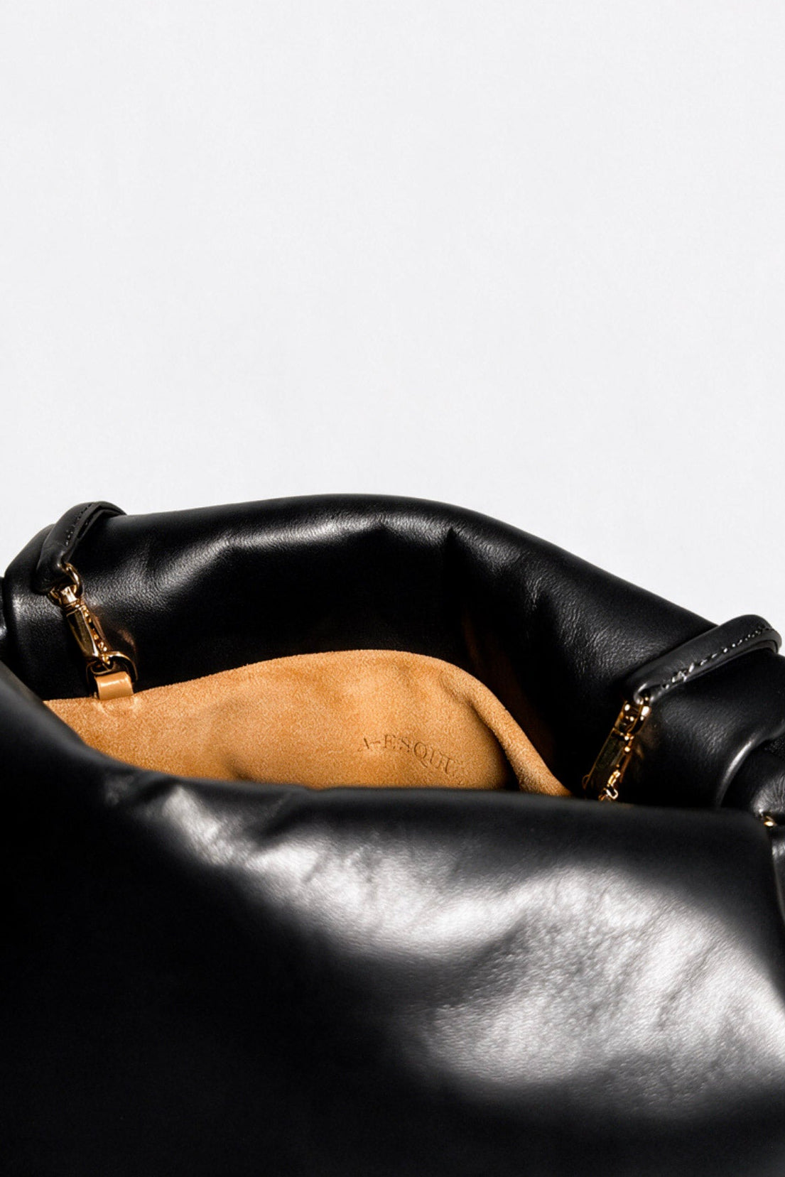 Curve Bag in Smooth Black
