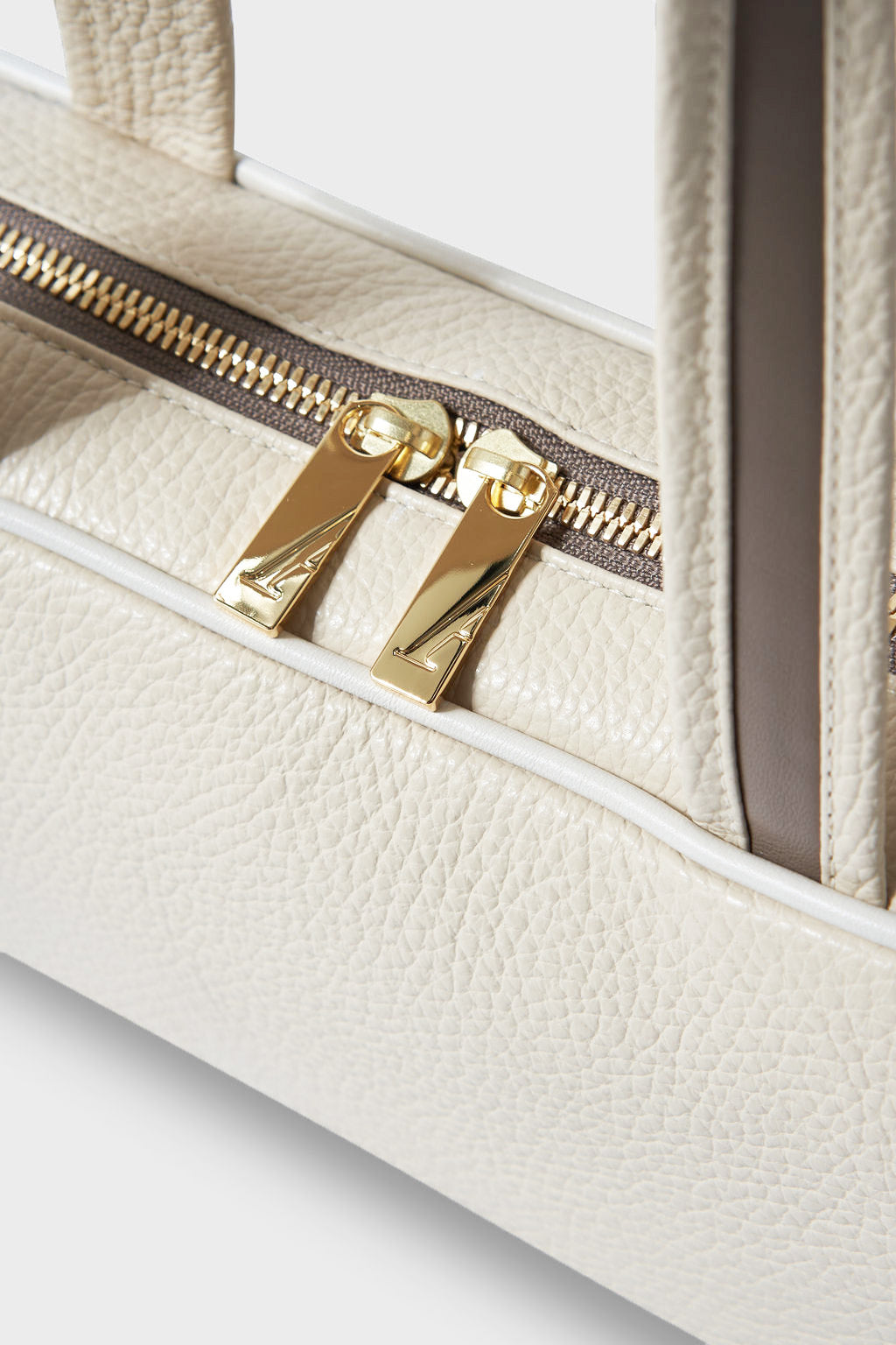 Barry Shoulder Bag in Grain White Wash