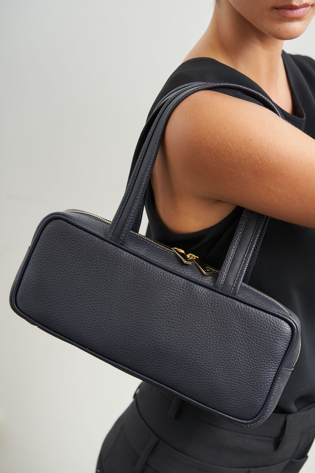 Barry Shoulder Bag in Grain Navy