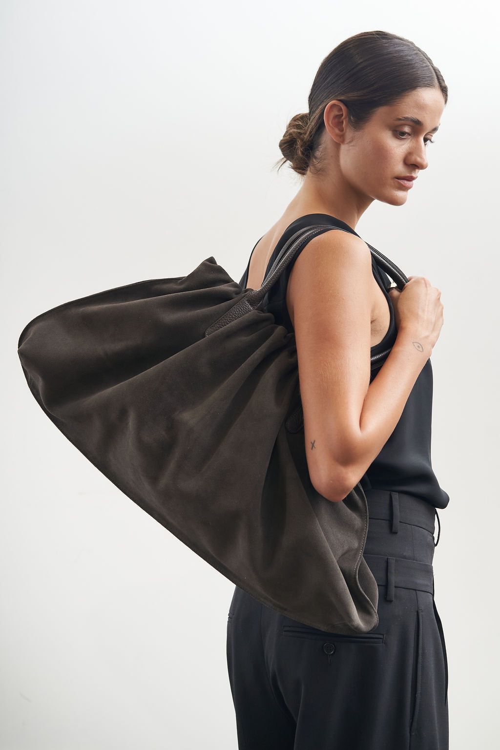 Big Cloud Shoulder Bag in Suede Brown