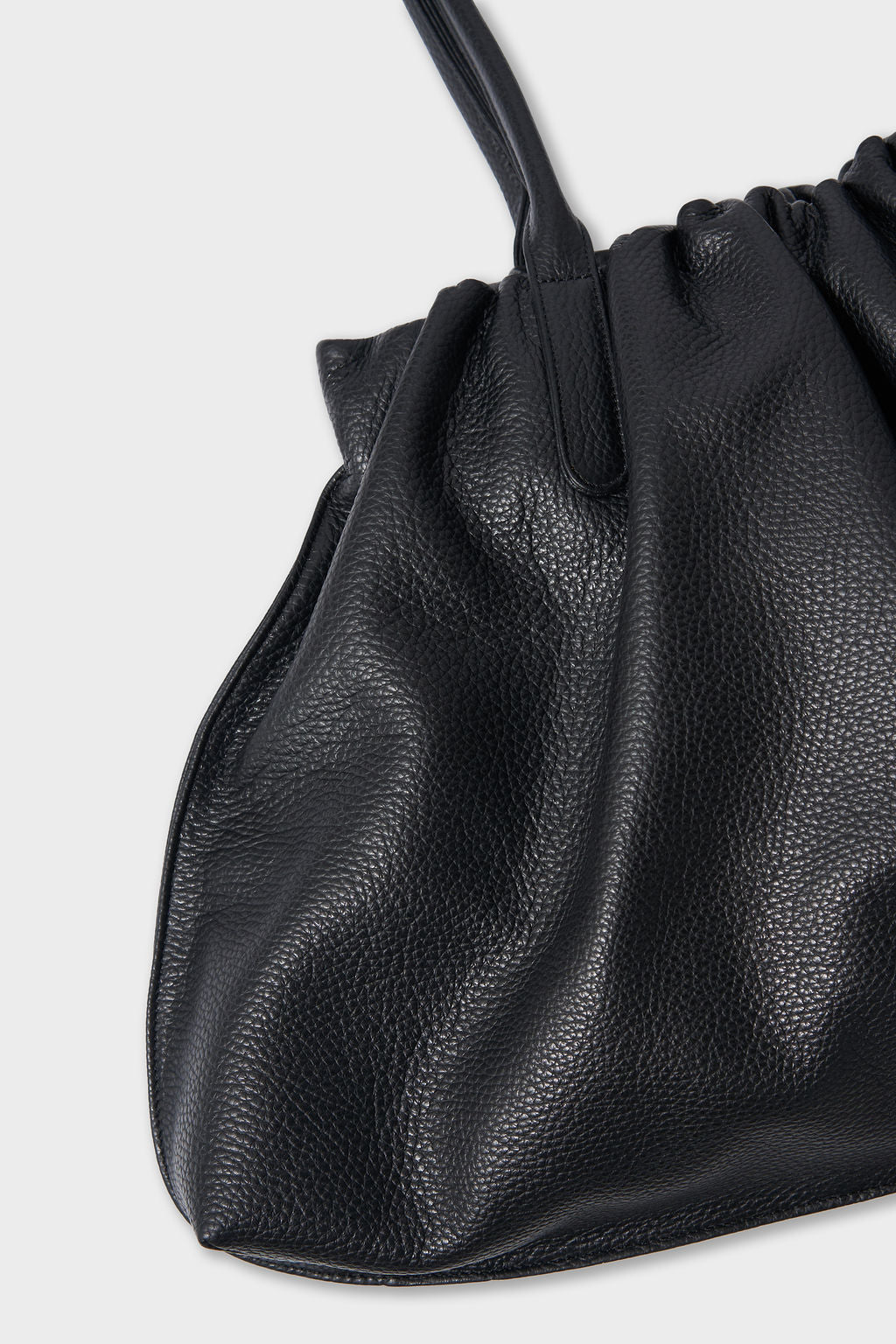 Big Cloud Shoulder Bag in Grain Black