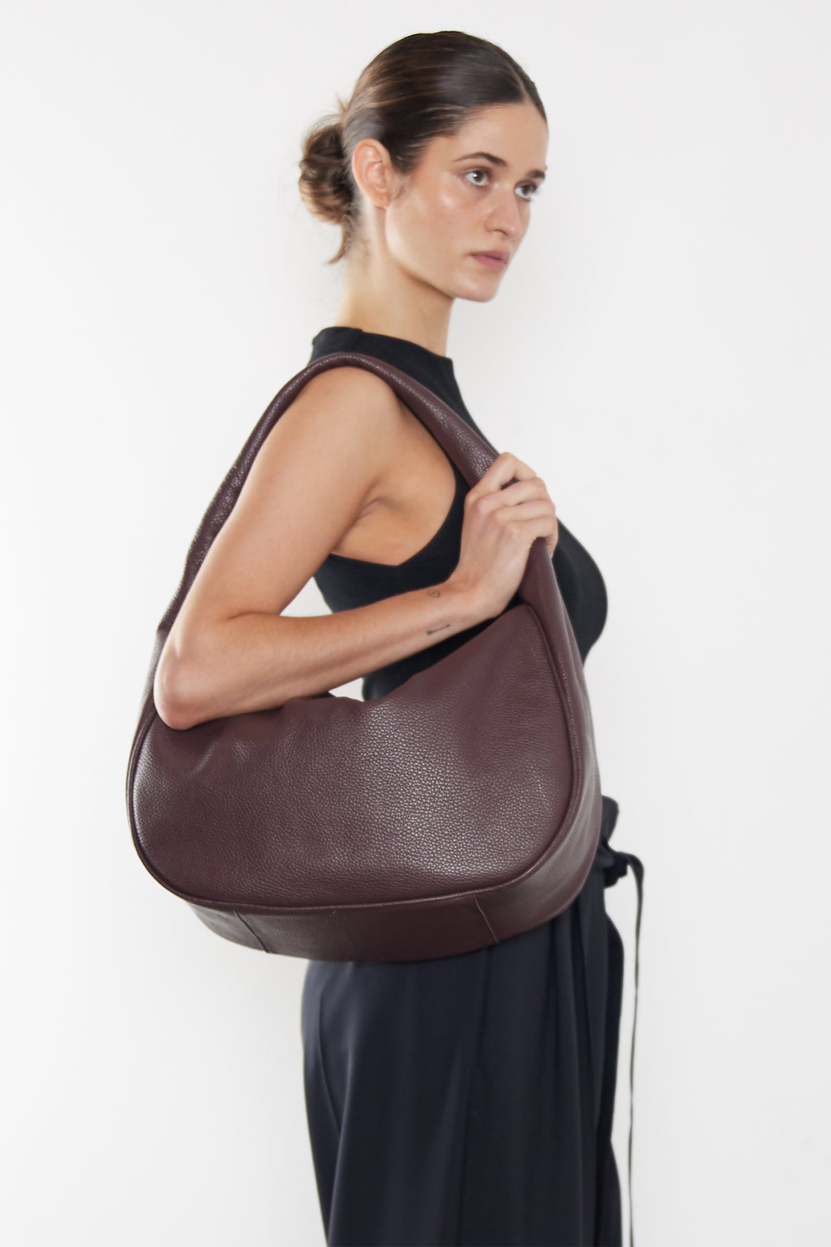 Halo Day Shoulder Bag in Dark Brown