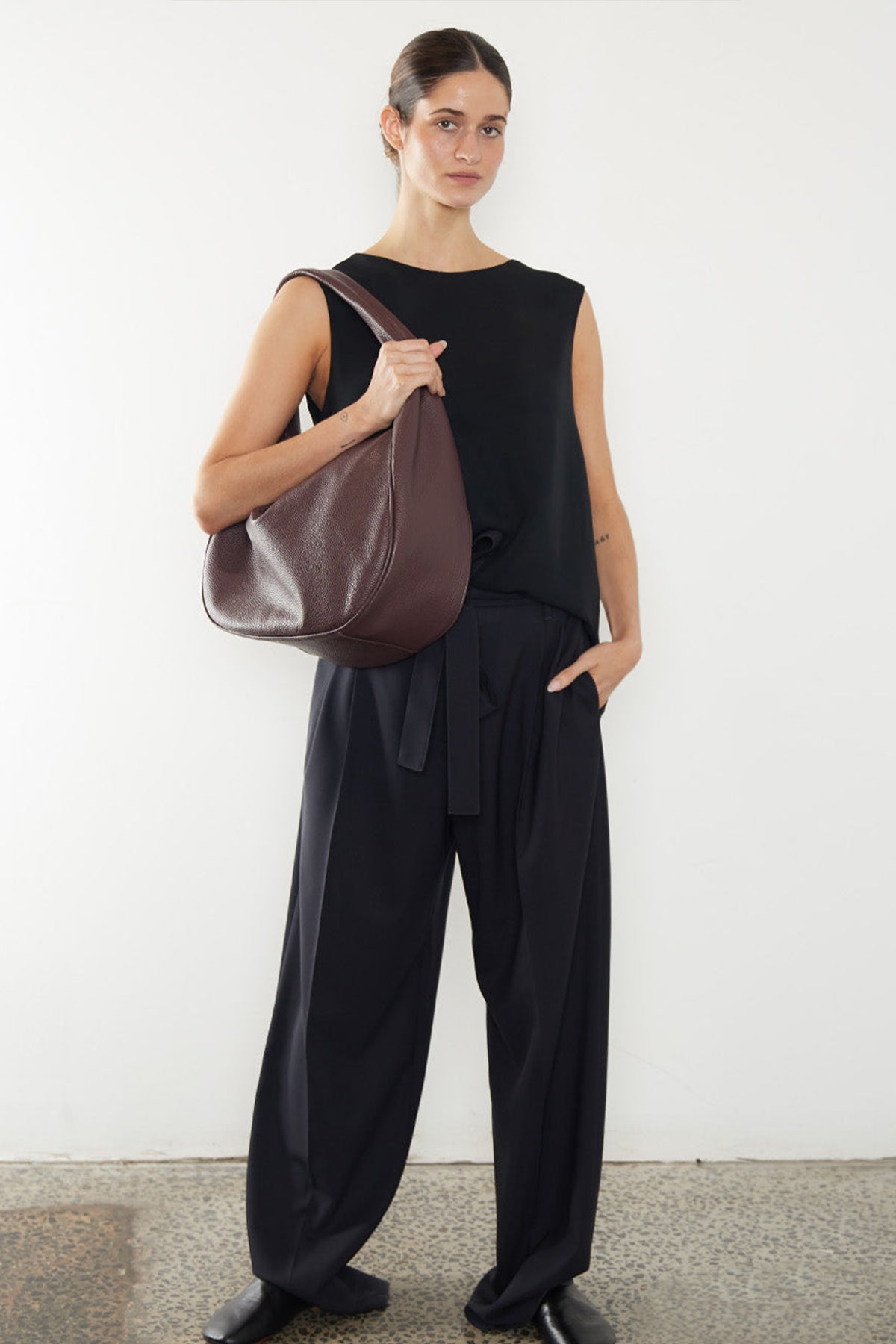 Halo Day Shoulder Bag in Dark Brown