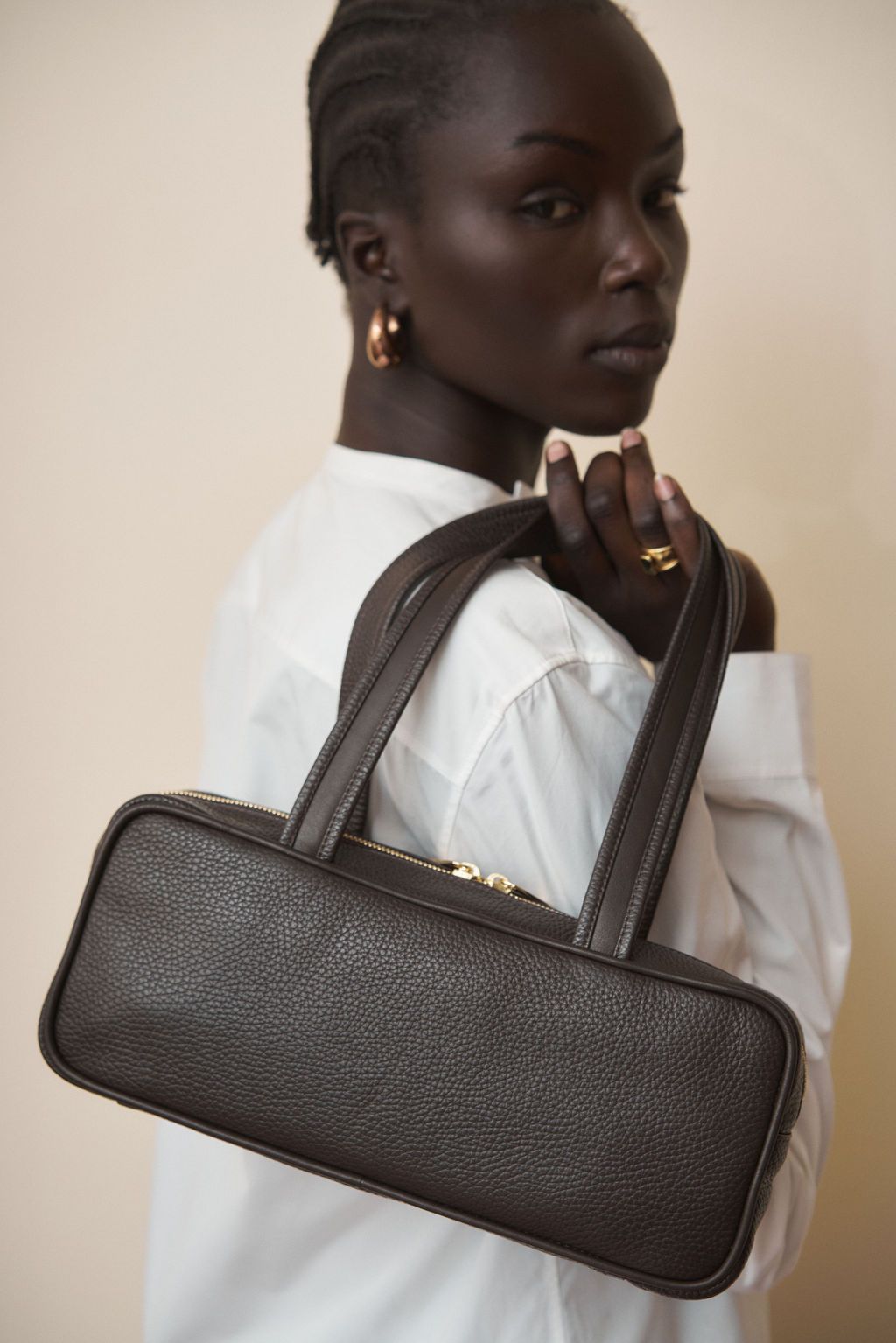 Barry Shoulder Bag in Grain Dark Brown