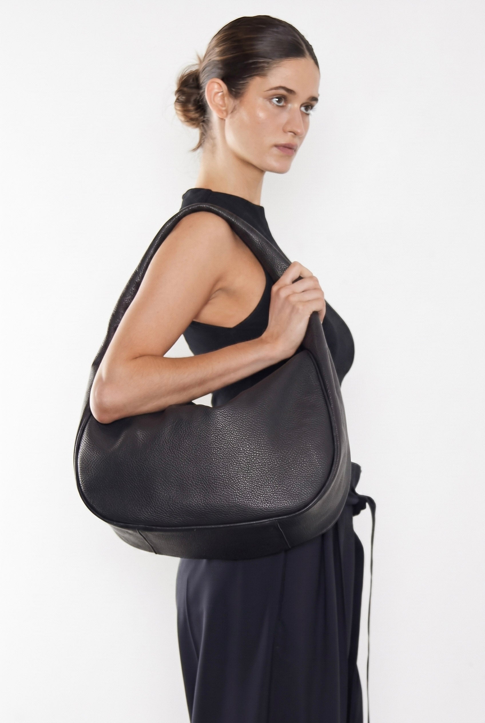 Halo Day Shoulder Bag in Grain Black
