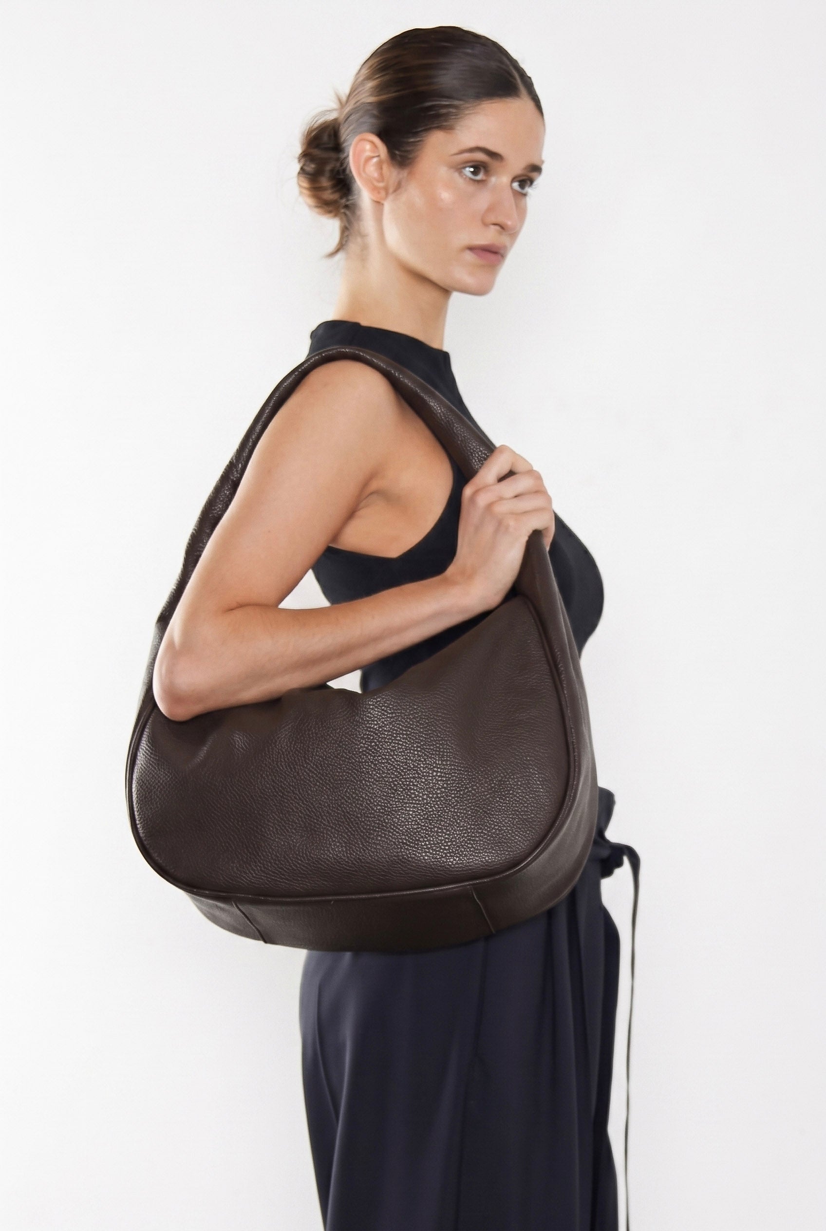 Halo Day Shoulder Bag in Grain Dark Brown