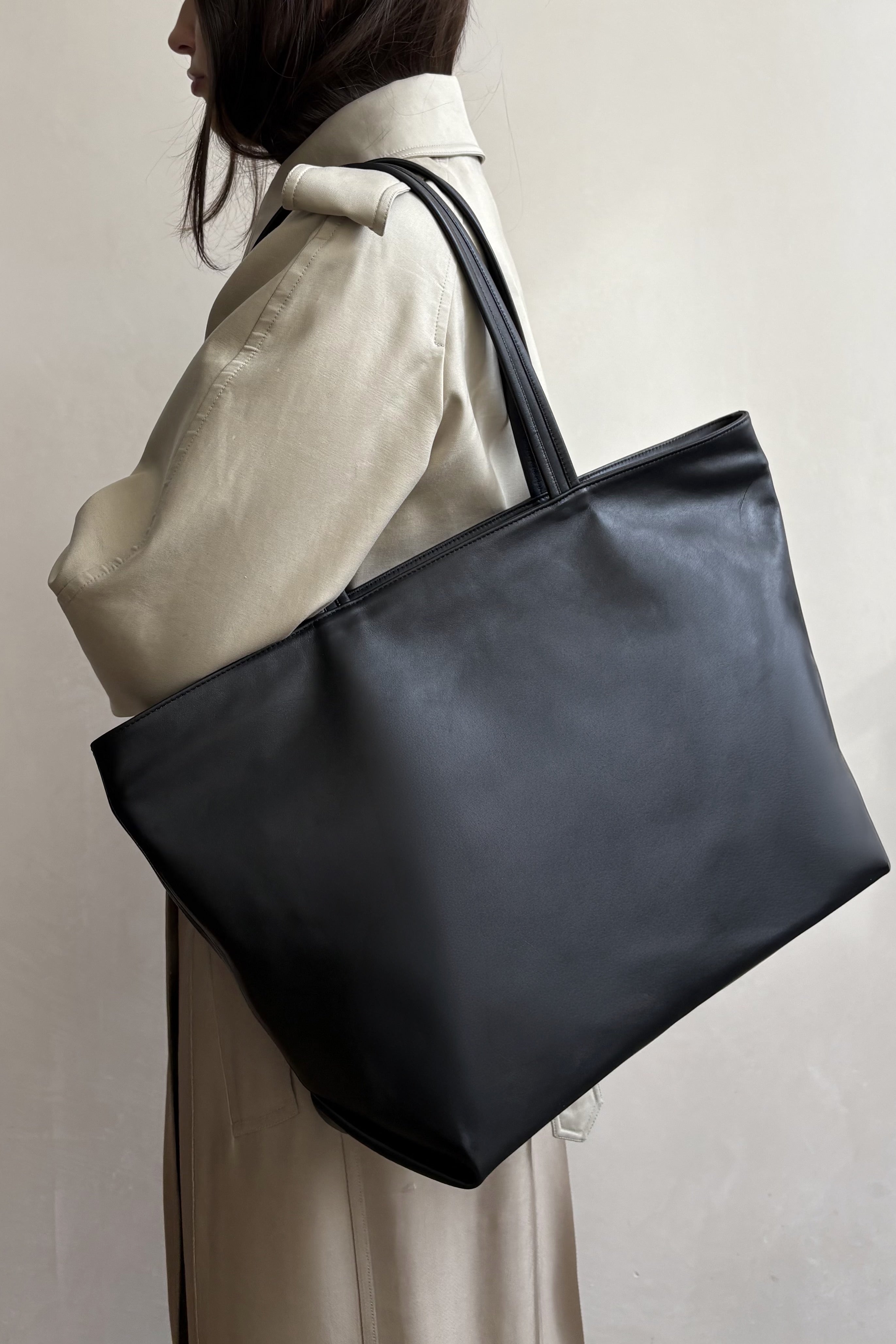 Large Simple Fold Tote in Smooth Black