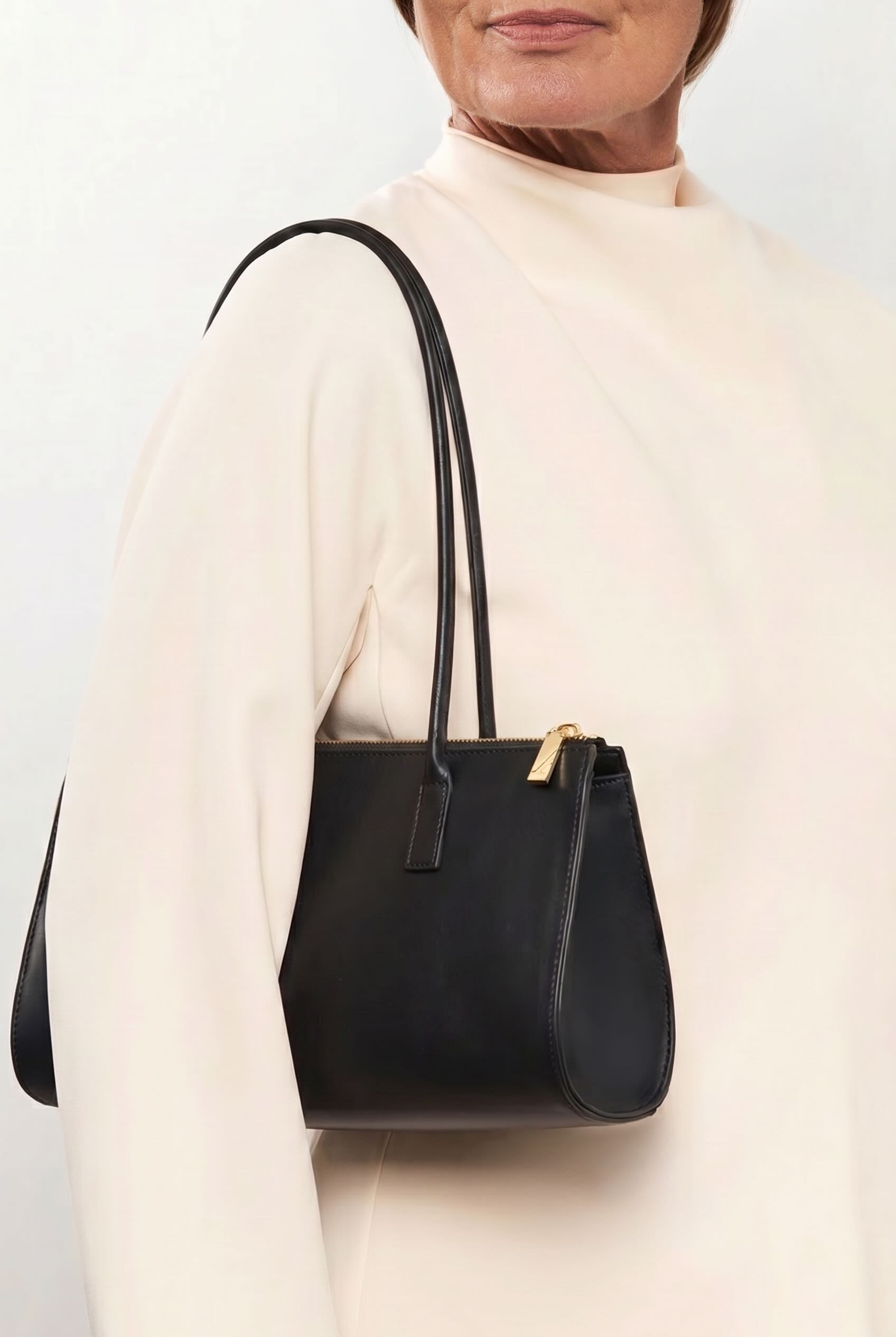 Cylinder Shoulder in Smooth Black