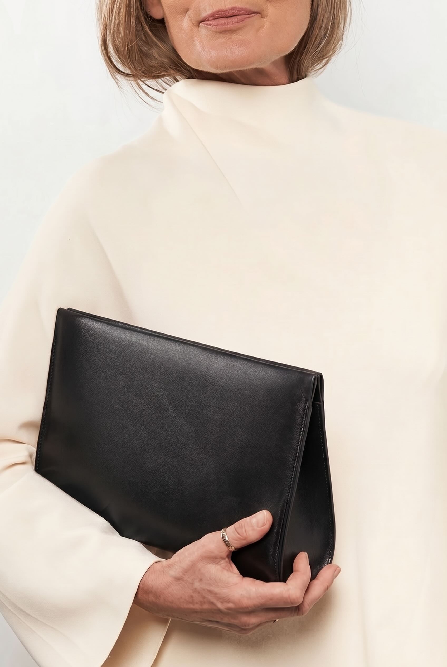 Teardrop Clutch in Smooth Black