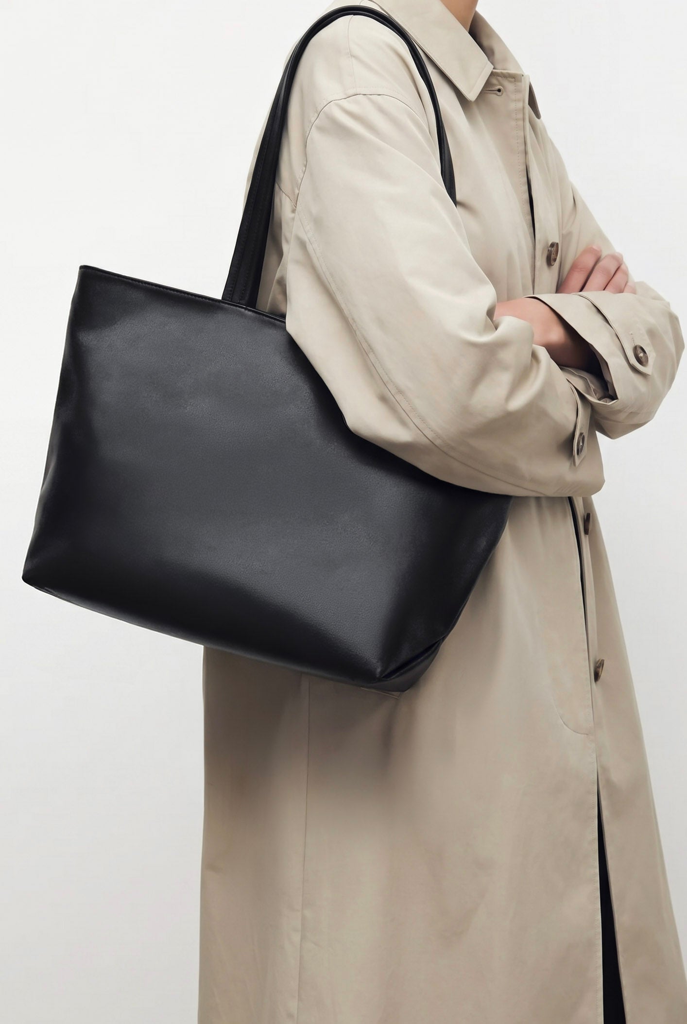 Simple Fold Tote in Smooth Black