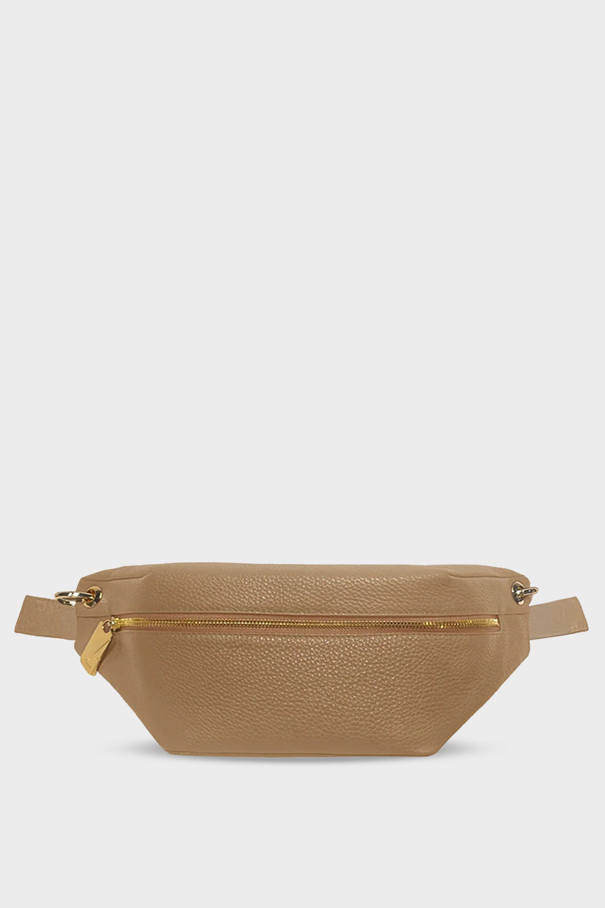 A beige crossbody bag that also takes the form of a belt bag. It has a zip opening in gold hardware and is made of fine Italian grain leather.