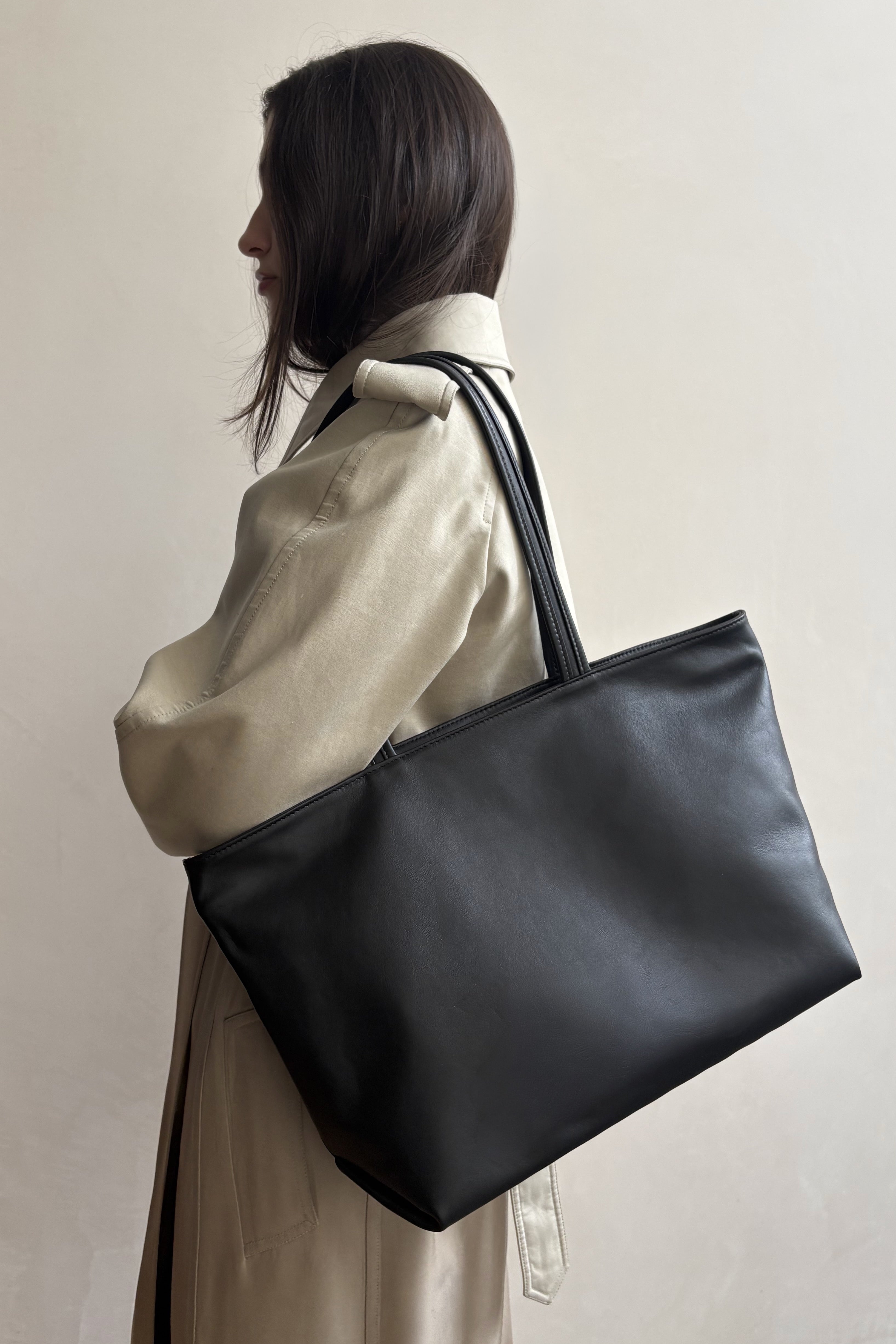 Simple Fold Tote in Smooth Black
