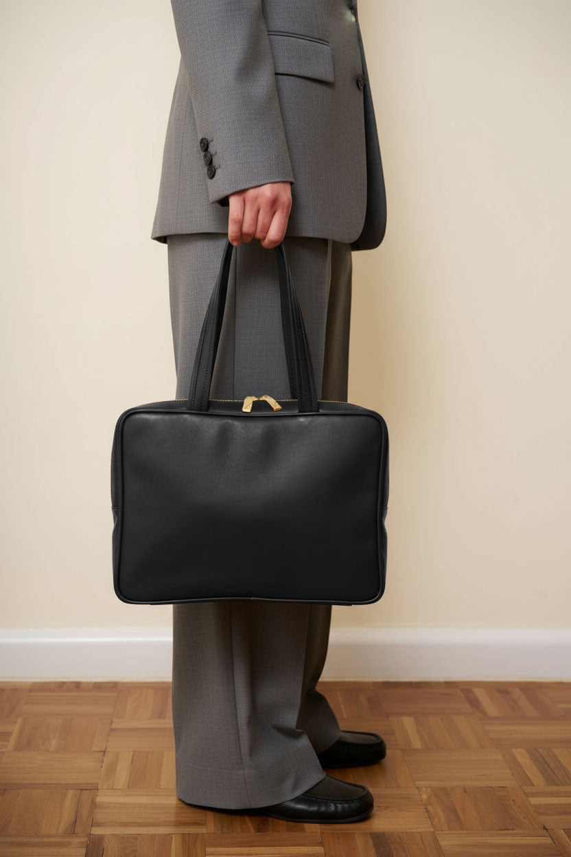 Casey Shoulder Bag in Smooth Black