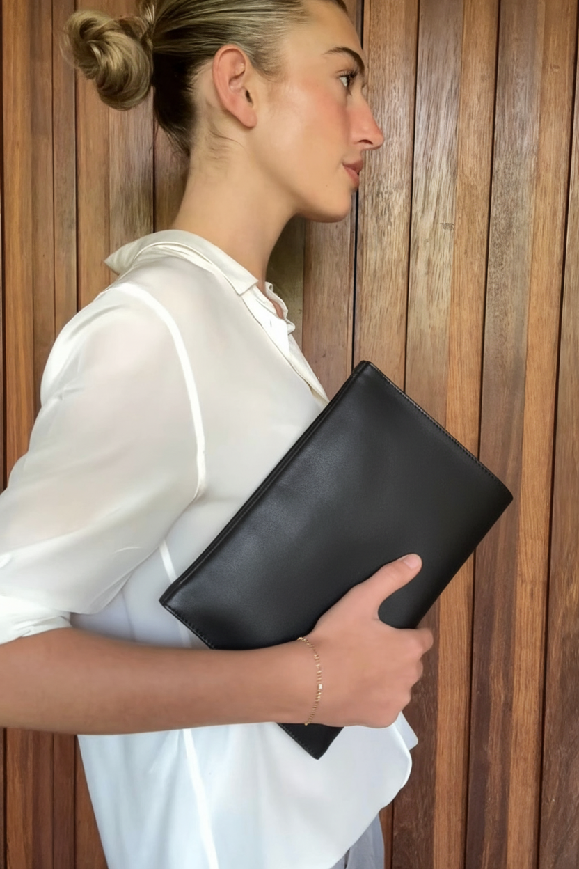 Teardrop Clutch in Smooth Black