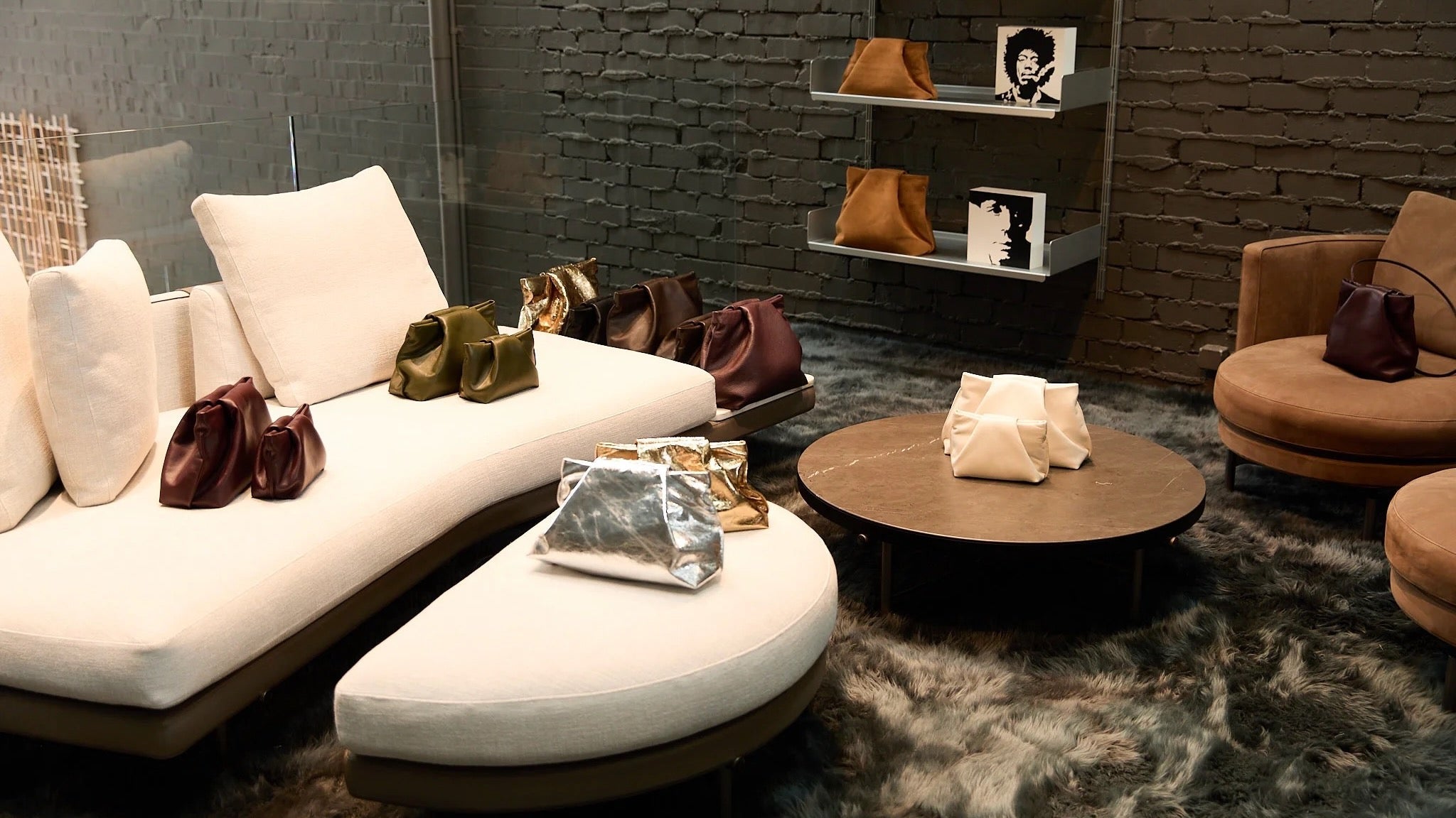 A-ESQUE x Dedece: Intimate Installation of New Work