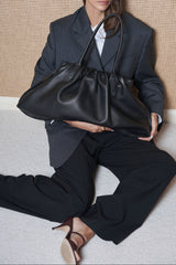 Big Cloud Shoulder Bag in Grain Black