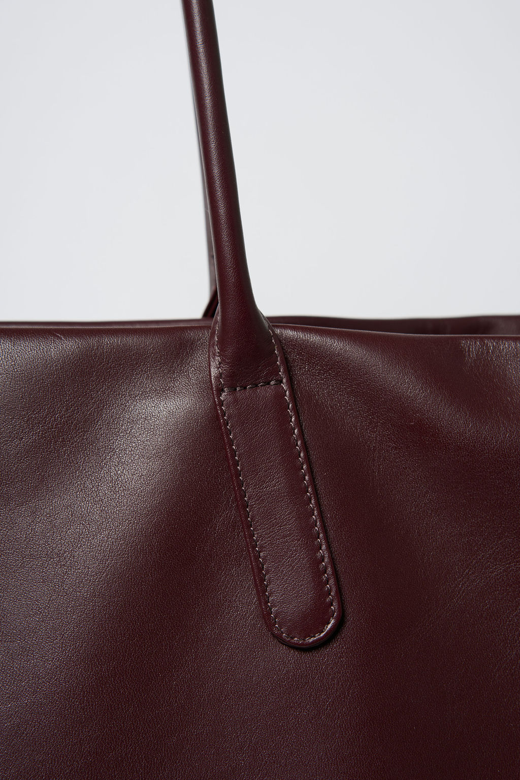 Slim Handle Tote in Smooth Burgundy