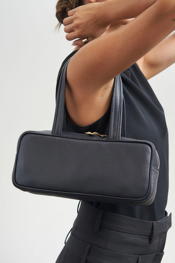 Barry Shoulder Bag in Grain Navy