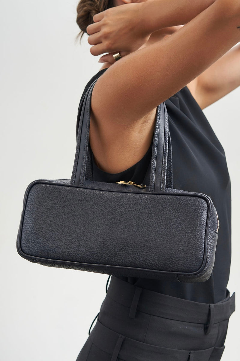 Barry Shoulder Bag in Grain Navy