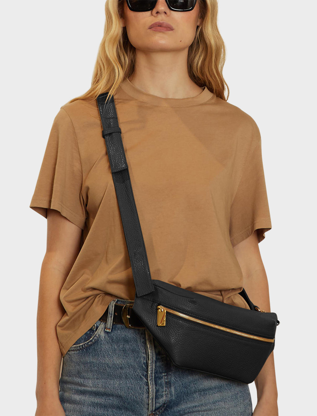 Oblong Crossbody Bag in Grain Black