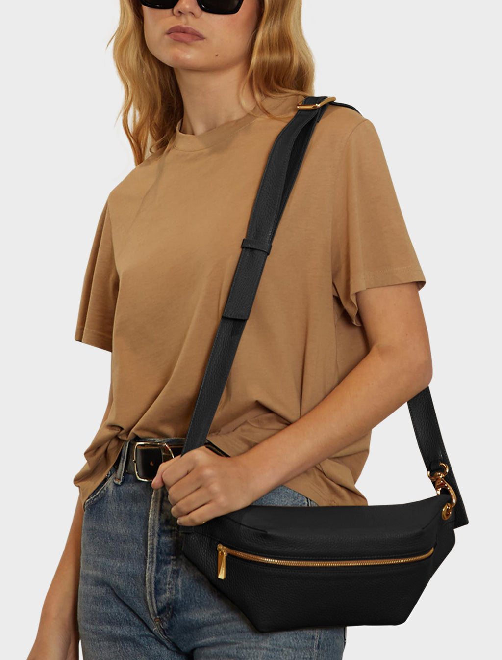 Oblong Crossbody Bag in Grain Black