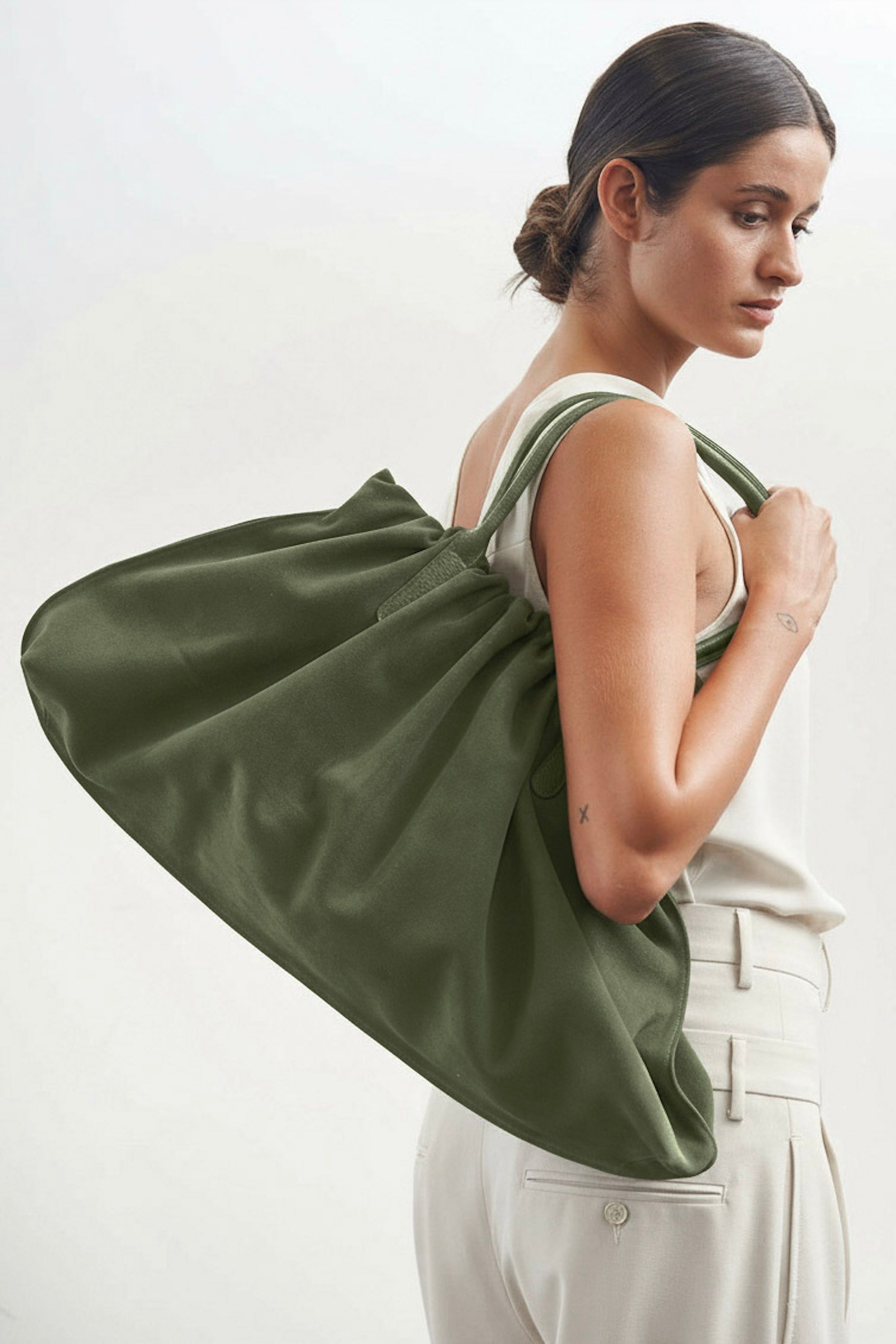 Big Cloud Shoulder Bag in Suede Forest