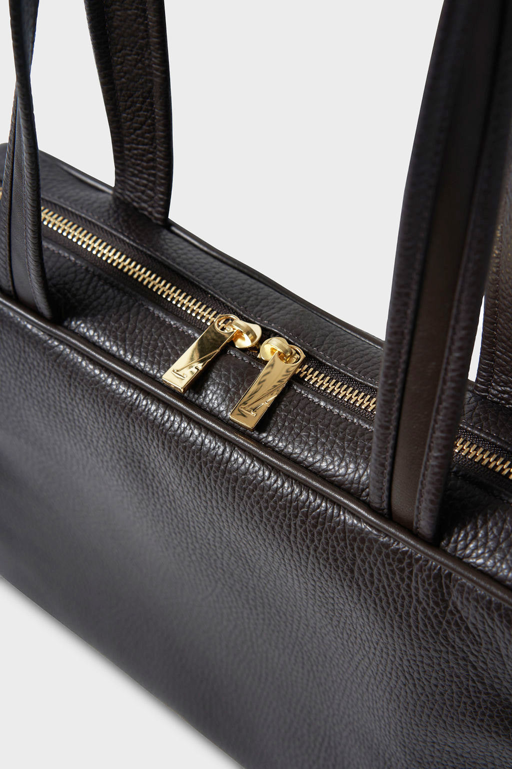 Casey Shoulder Bag in Grain Dark Brown