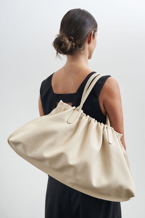 Big Cloud Shoulder Bag in Grain White Wash