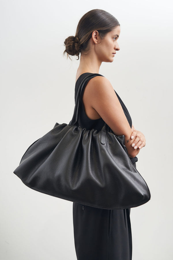 Big Cloud Shoulder Bag in Grain Black