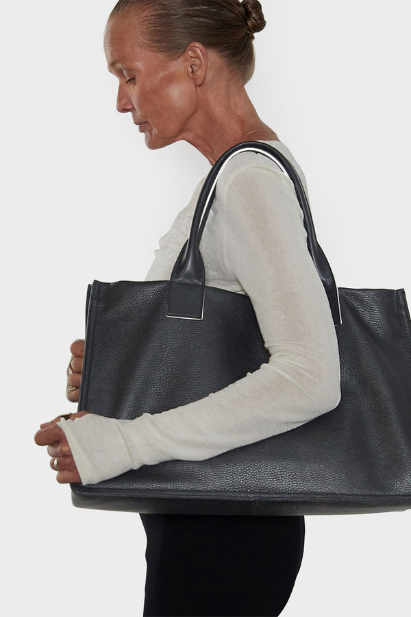 Junior Suite Tote Bag in Black