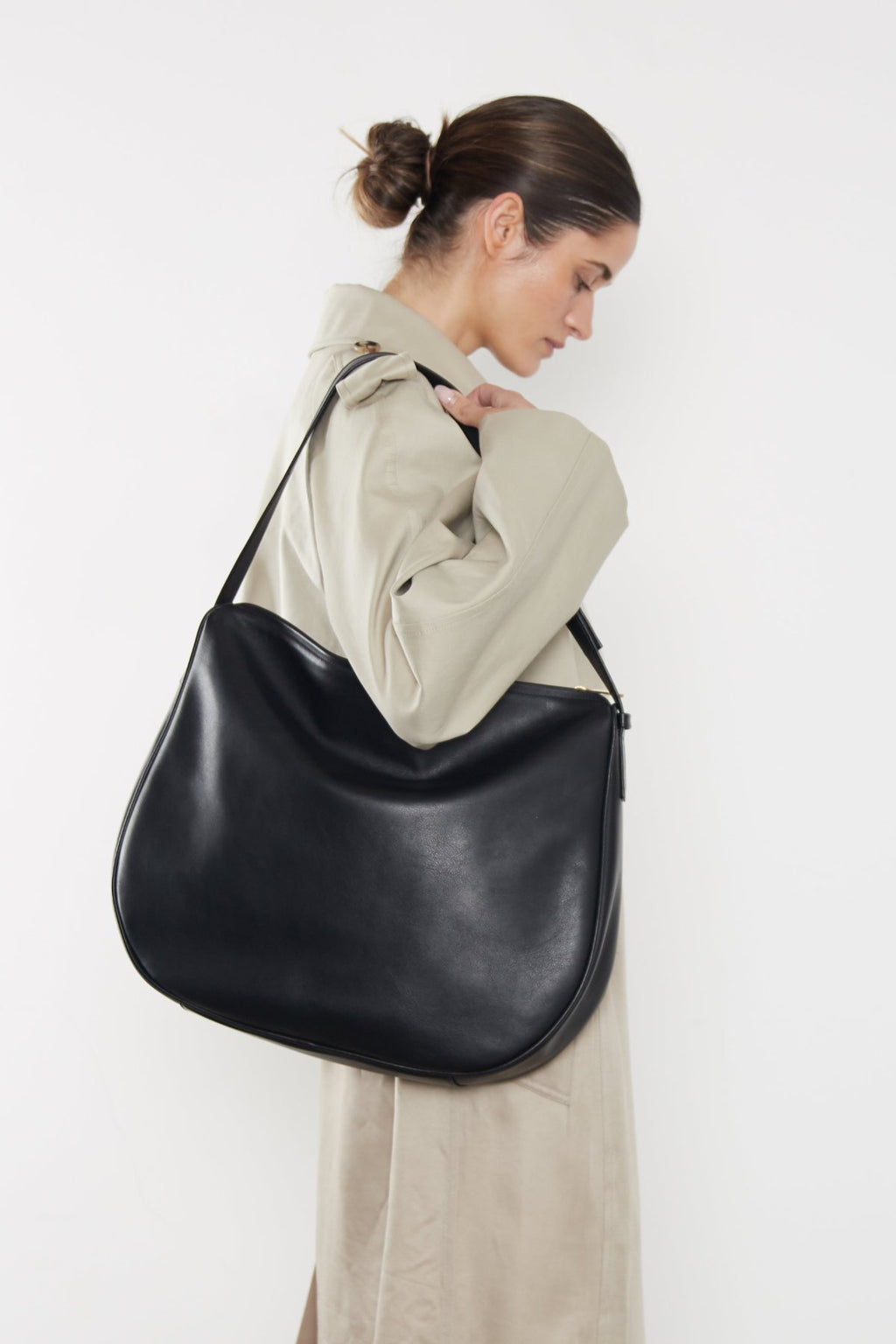 Large Saddle Shoulder Bag in Smooth Black