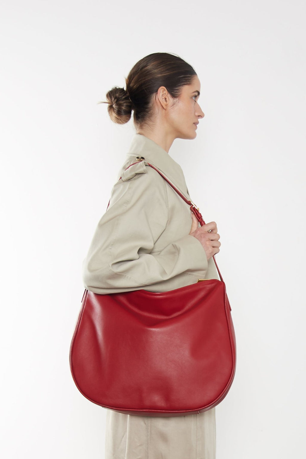 Large Saddle Shoulder Bag in Smooth Red