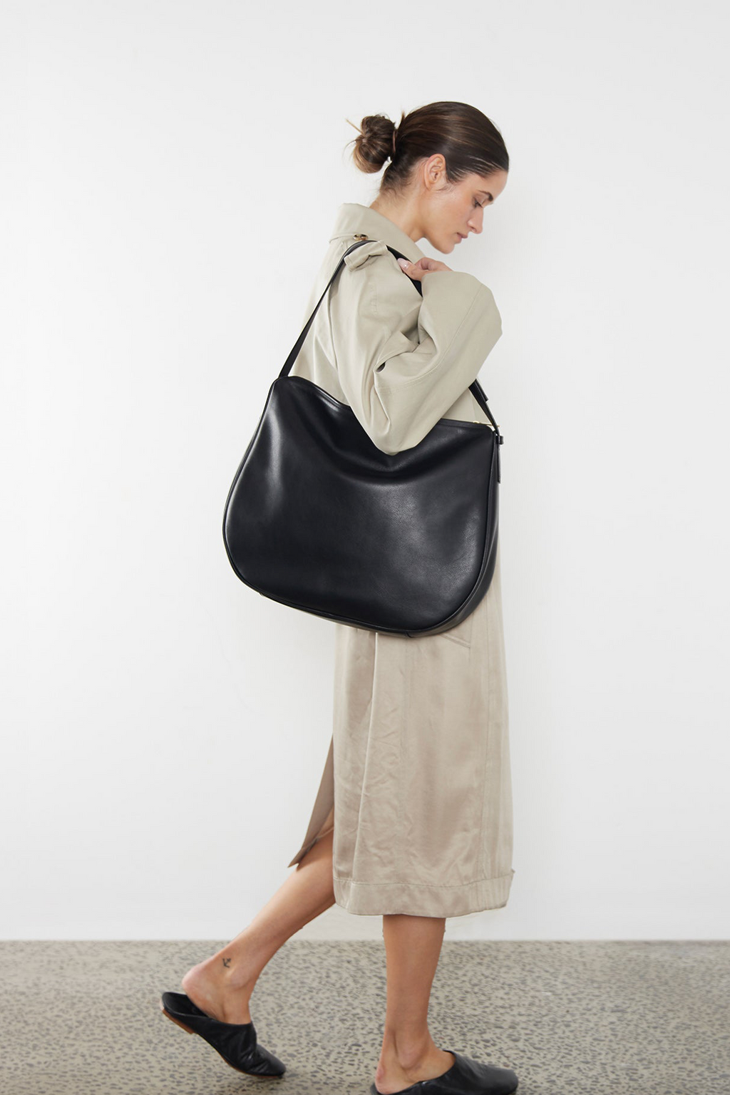 Large Saddle Shoulder Bag in Smooth Black