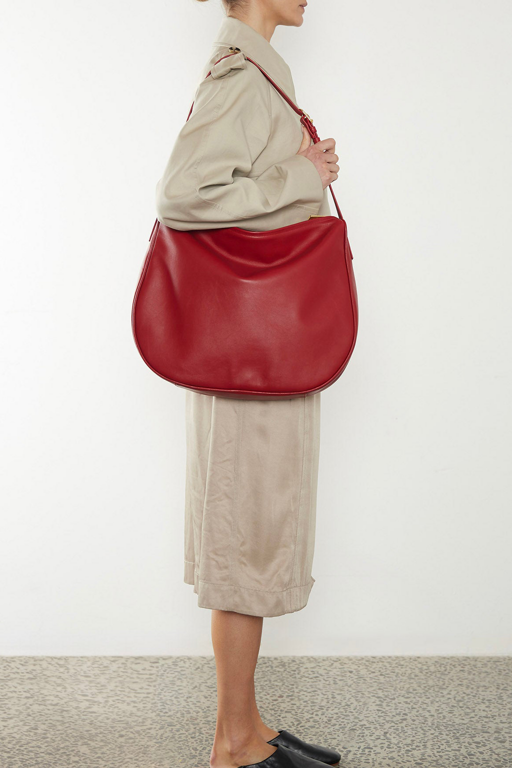 Large Saddle Shoulder Bag in Smooth Red