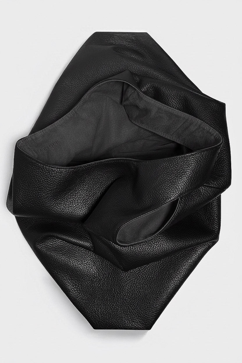 Large Triangle Sack in Grain Black