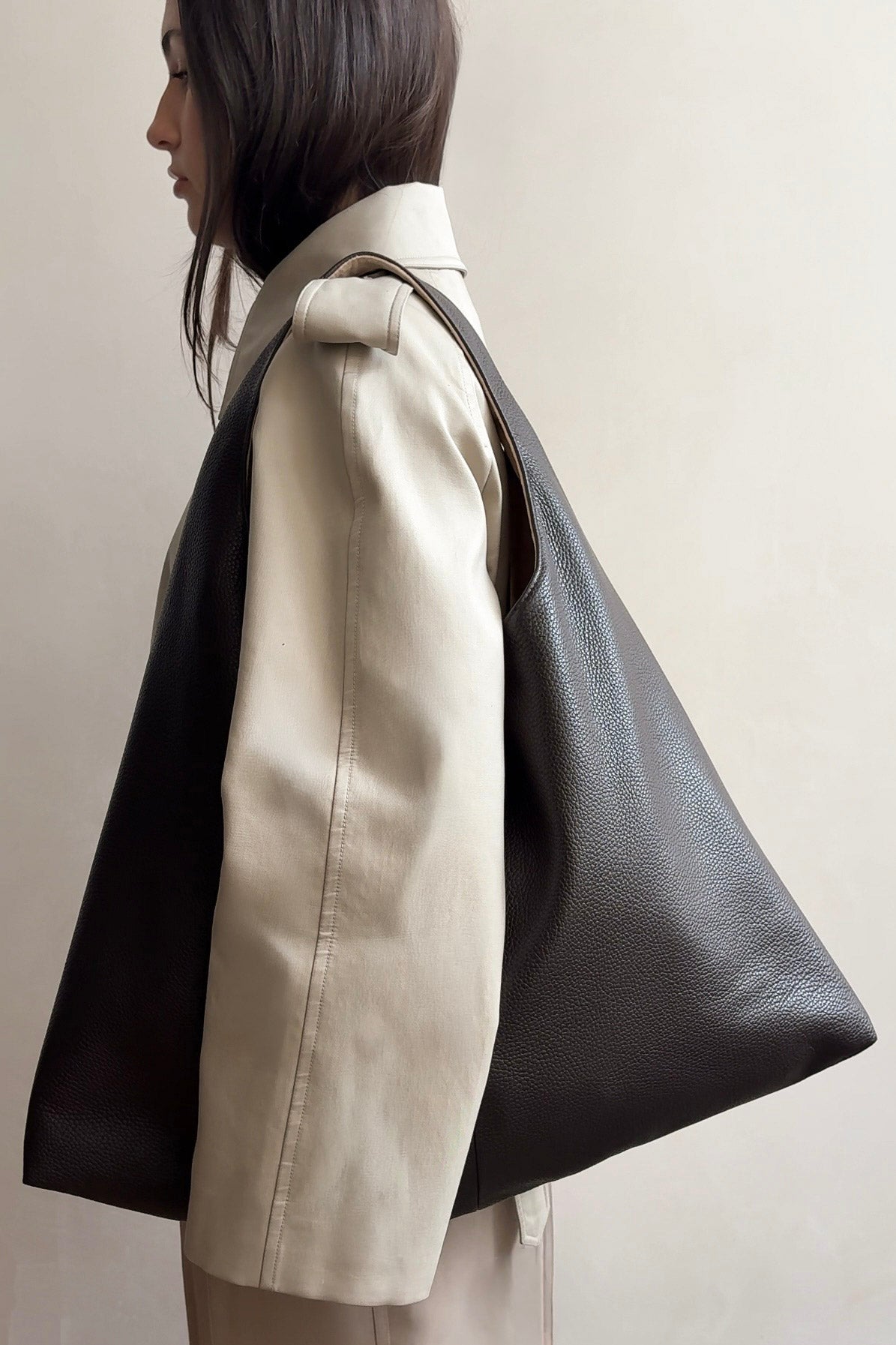 Large Triangle Sack in Grain Dark Brown