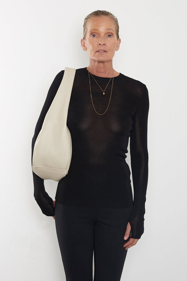 A side image of the Midi Halo day shoulder bag featuring its slightly wide structured body and fine hand stitching. 